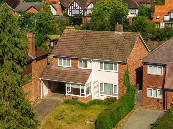 4 bed property, in Dale Close, £900,000