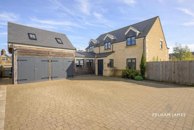 4 bed property, in Cold Overton Road, £850,000