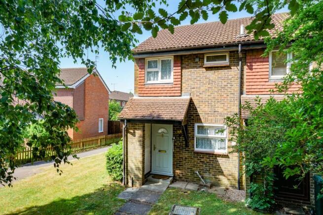 2 bed property, in Oak Green Way, £425,000