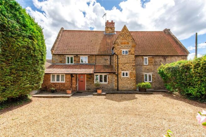 5 bed property, in High Street, £550,000