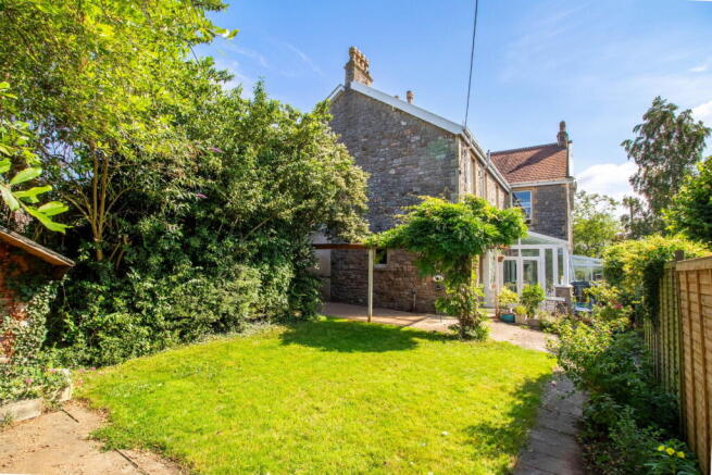 5 bed property, in High Street, £579,950