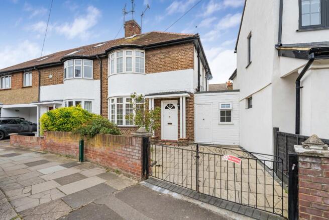 4 bed property, in Cowper Road, £699,950