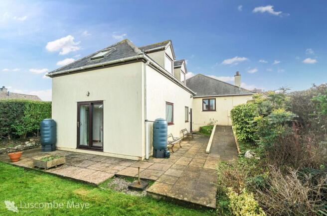 4 bed property, in Luckhams Lane, £595,000