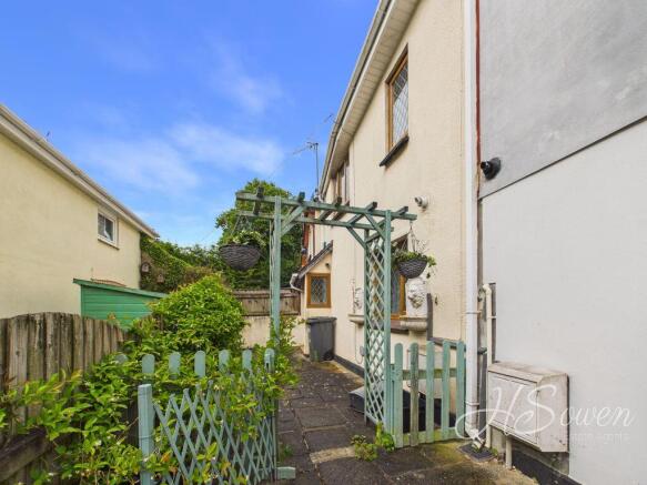 2 bed property, in Edginswell Lane, £180,000