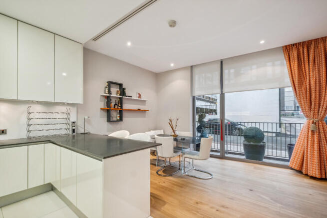 1 bed property, in Portman Close, £895,000