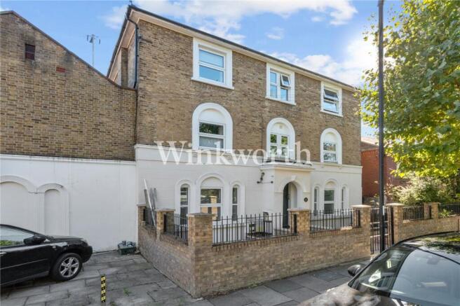 2 bed property, in Woodland Road, £345,000