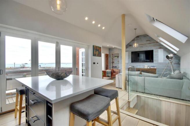 3 bed property, in Grand Parade, £850,000