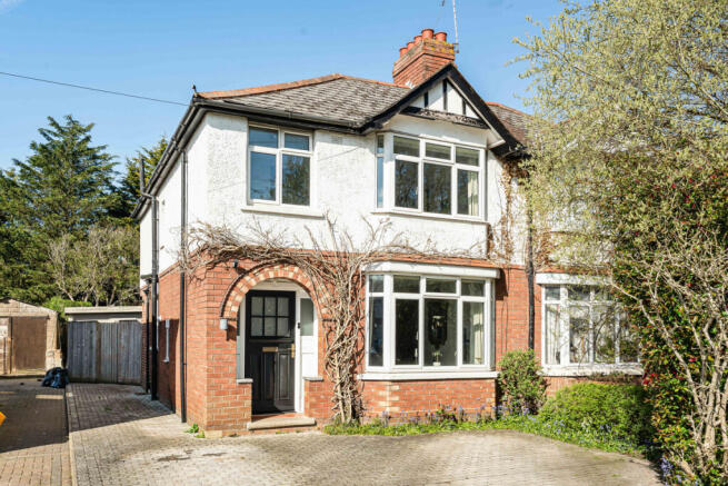 3 bed property, in Eastern Avenue, £535,000