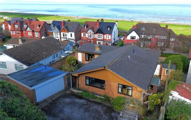3 bed property, in Warren Drive, £475,000