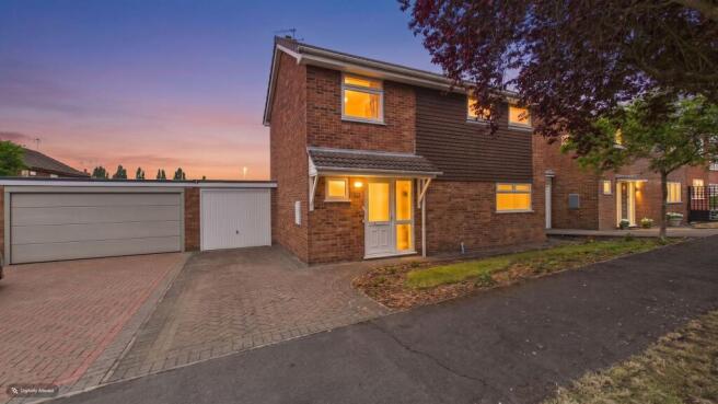 3 bed property, in Langdale Drive, £325,000