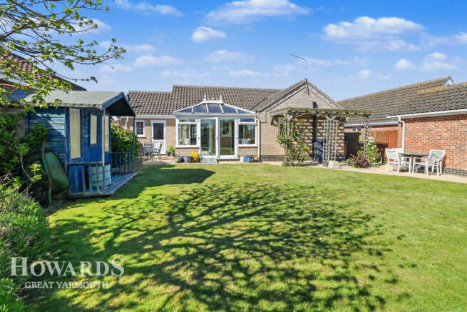 3 bed property, in Sycamore Avenue, £350,000