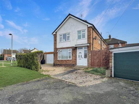 3 bed property, in Linley Green, £255,000