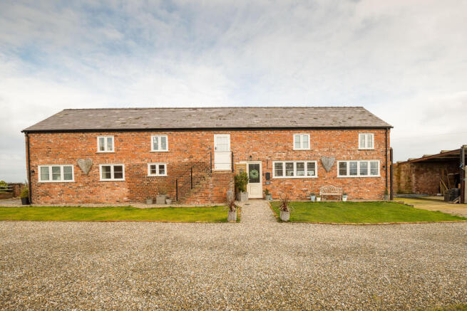 5 bed property, in Lower Farm Road, £900,000