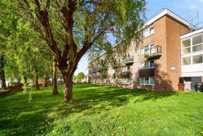 3 bed property, in Flat 13, £325,000