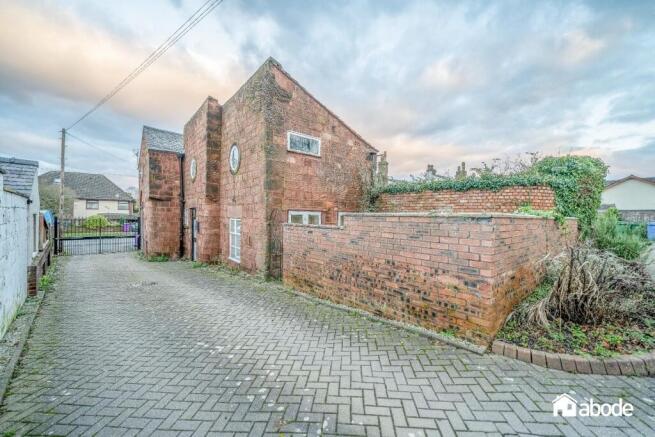 4 bed property, in Coach House Mews, £300,000