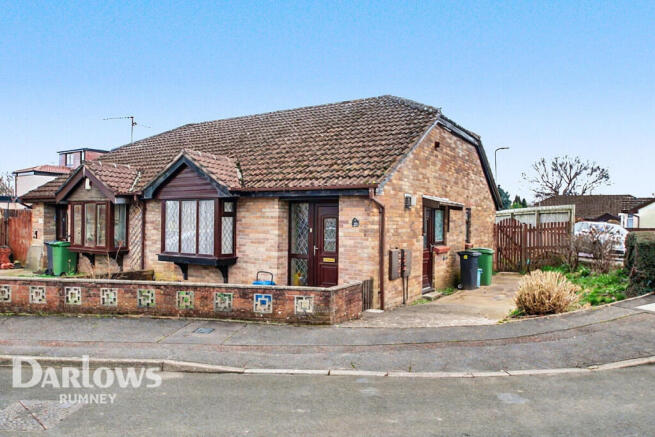 2 bed property, in Hornbeam Close, £220,000