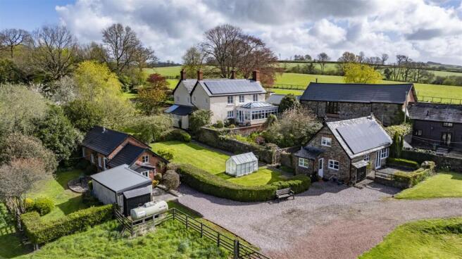 4 bed property, in Shillingford, £1,500,000