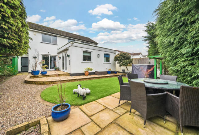 4 bed property, in York Gardens, £640,000
