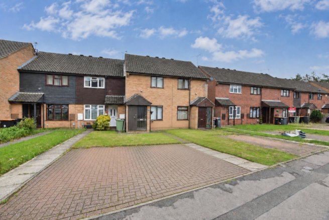 2 bed property, in Wyngates, £265,000