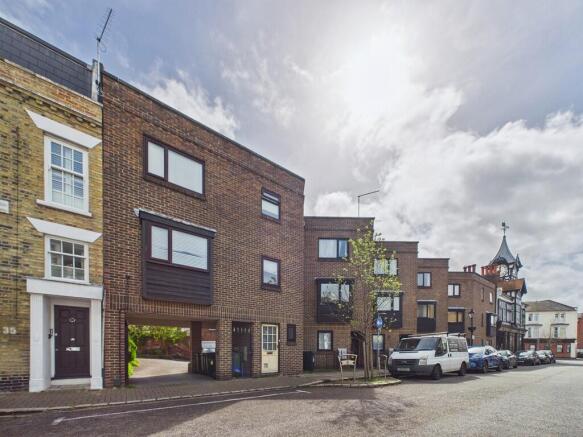 3 bed property, in Great Southsea Street, £350,000