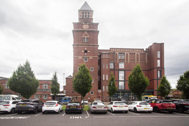 2 bed property, in Heritage Way, £90,000