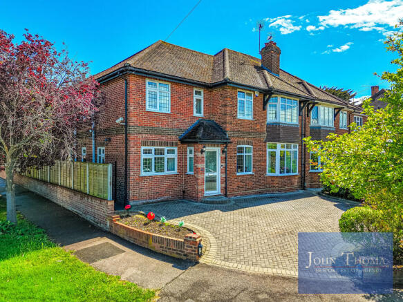 4 bed property, in Mount Pleasant Road, £1,250,000