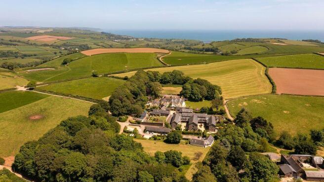 5 bed property, in Coleridge Barns, £498,750