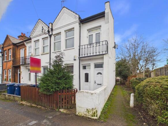 2 bed property, in Welbeck Road, £230,000