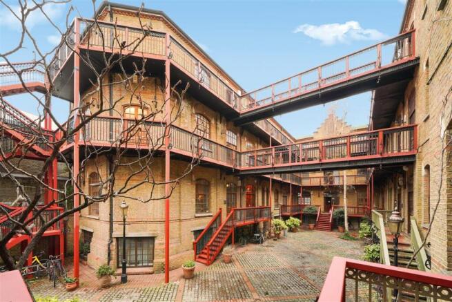 2 bed property, in Battersea Park Road, £775,000