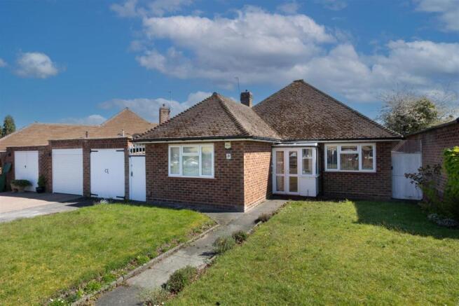 3 bed property, in Oberon Drive, £400,000