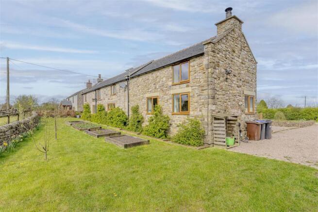 4 bed property, in Hill Top, £750,000