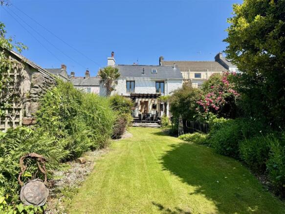 3 bed property, in Plympton, £425,000