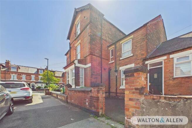 4 bed property, in Waldeck Road, £350,000