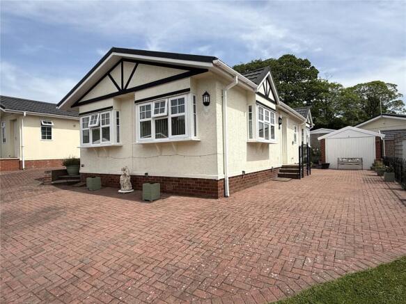 2 bed property, in Homelands Park, £175,000