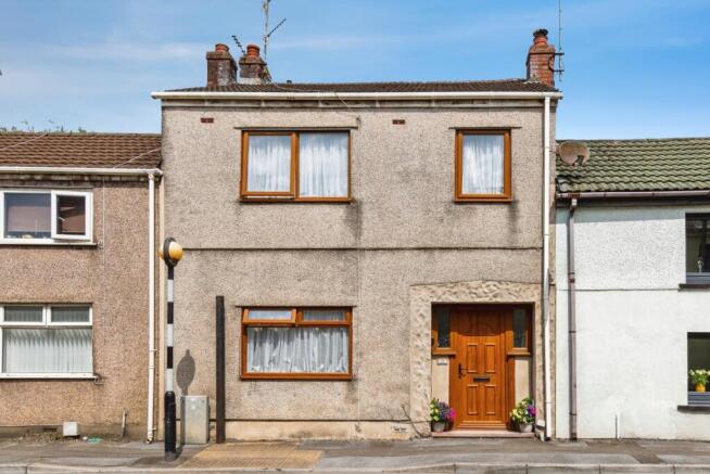 2 bed property, in Panteg, £150,000