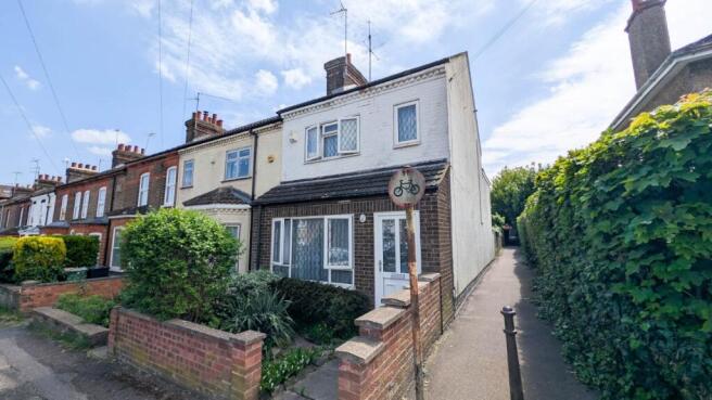 3 bed property, in Garden Road, £290,000