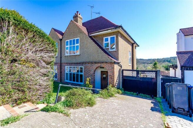 3 bed property, in Birdwood Close, £550,000