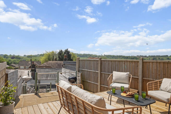 2 bed property, in Bere Regis, £290,000