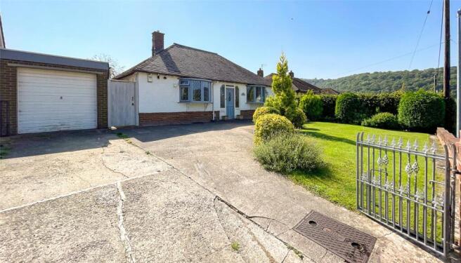 2 bed property, in New Road, £365,000