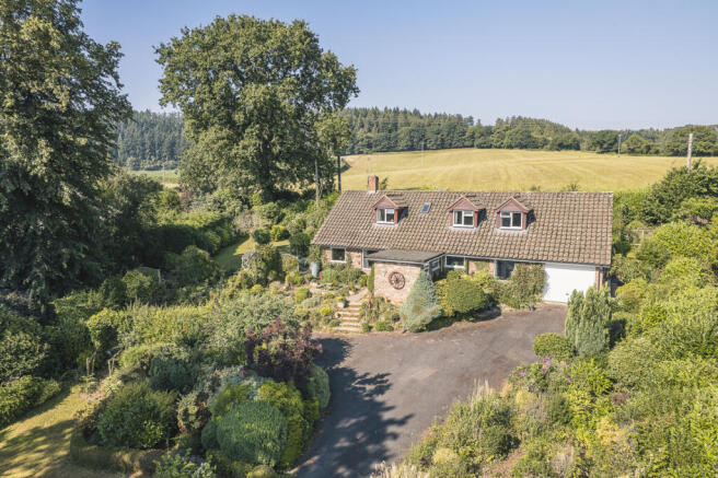 4 bed property, in Weston Under Penyard, £580,000