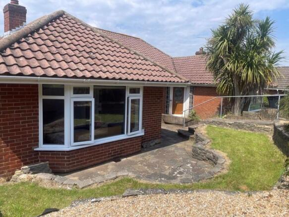 3 bed property, in Wheatfield Way, £400,000