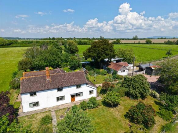 4 bed property, in Upper Pendock, £950,000
