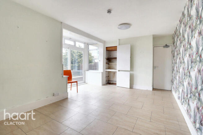 8 bed property, in Beach Road, £475,000