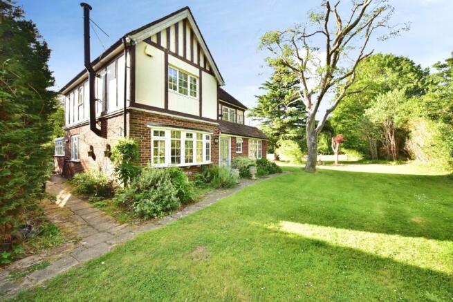 8 bed property, in Broadwater Road, £2,500,000