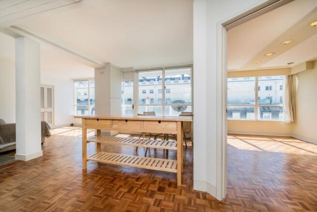 1 bed property, in Lancaster Gate, £675,000