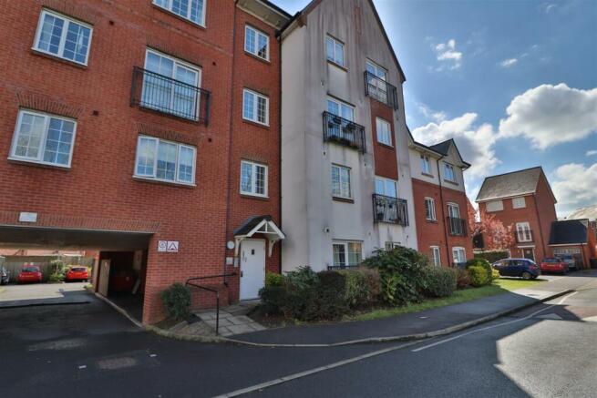 2 bed property, in Monks Place, £97,500