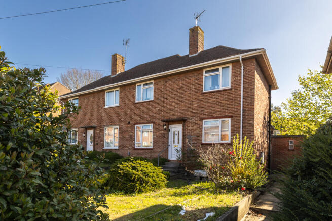 6 bed property, in Savery Close, £360,000