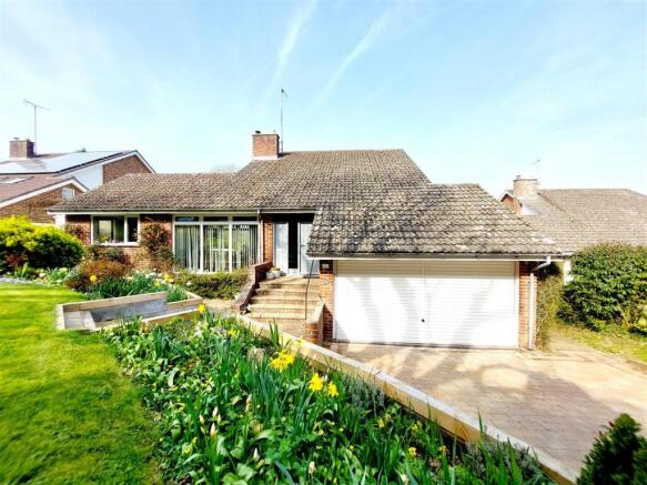 4 bed property, in Kings Ride, £775,000