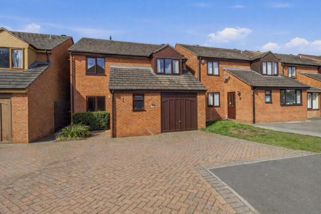 4 bed property, in Nuffield Close, £360,000