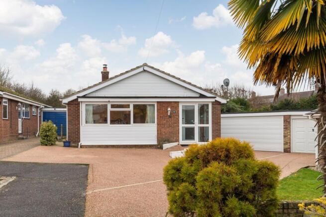 3 bed property, in Chapel Close, £425,000